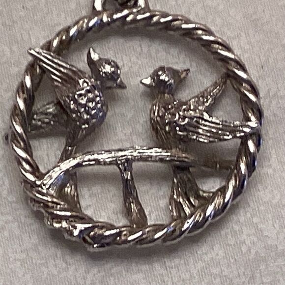 Jewelry - Silvertone Pendant Featuring Birds